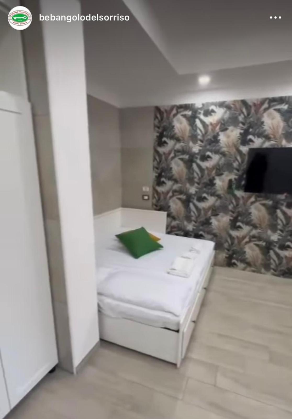 L'Angolo Del Sorriso Napoli Esterno foto